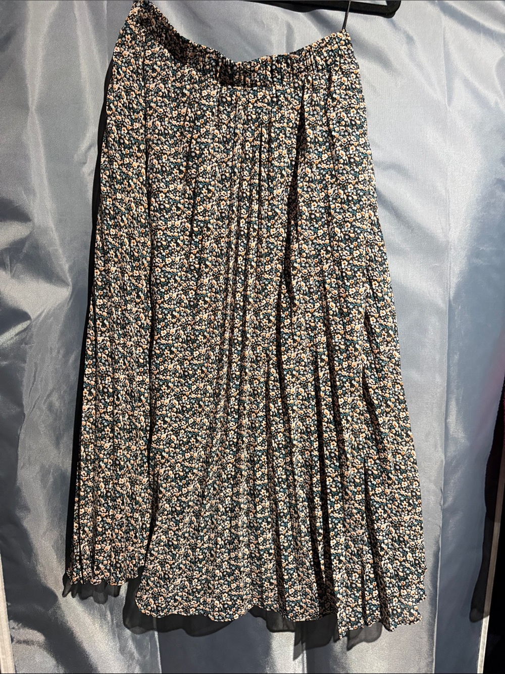 Lucy Paris Black Floral Pleated Midi Skirt with Cream Blossoms